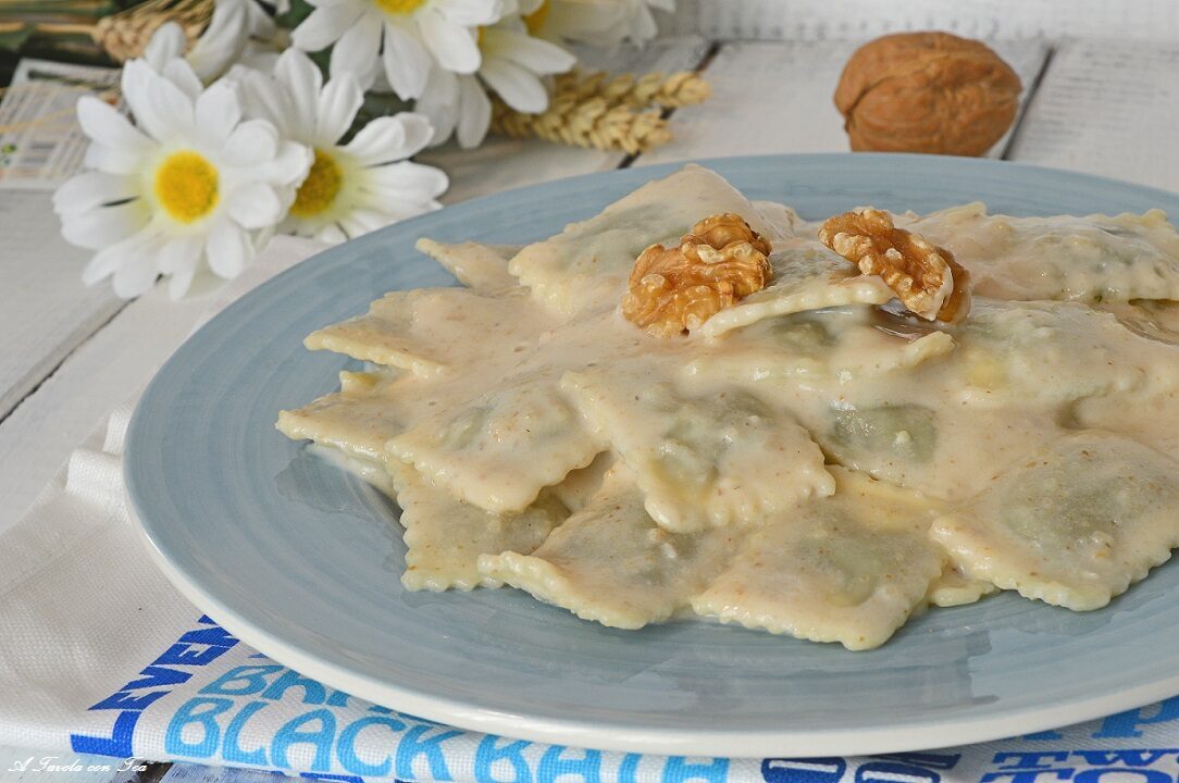 Ravioli spinaci e ricotta con salsa di noci – ricetta della tradizione