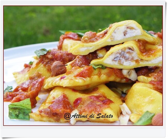 Ravioli stracchino e salsiccia con pomodori secchi