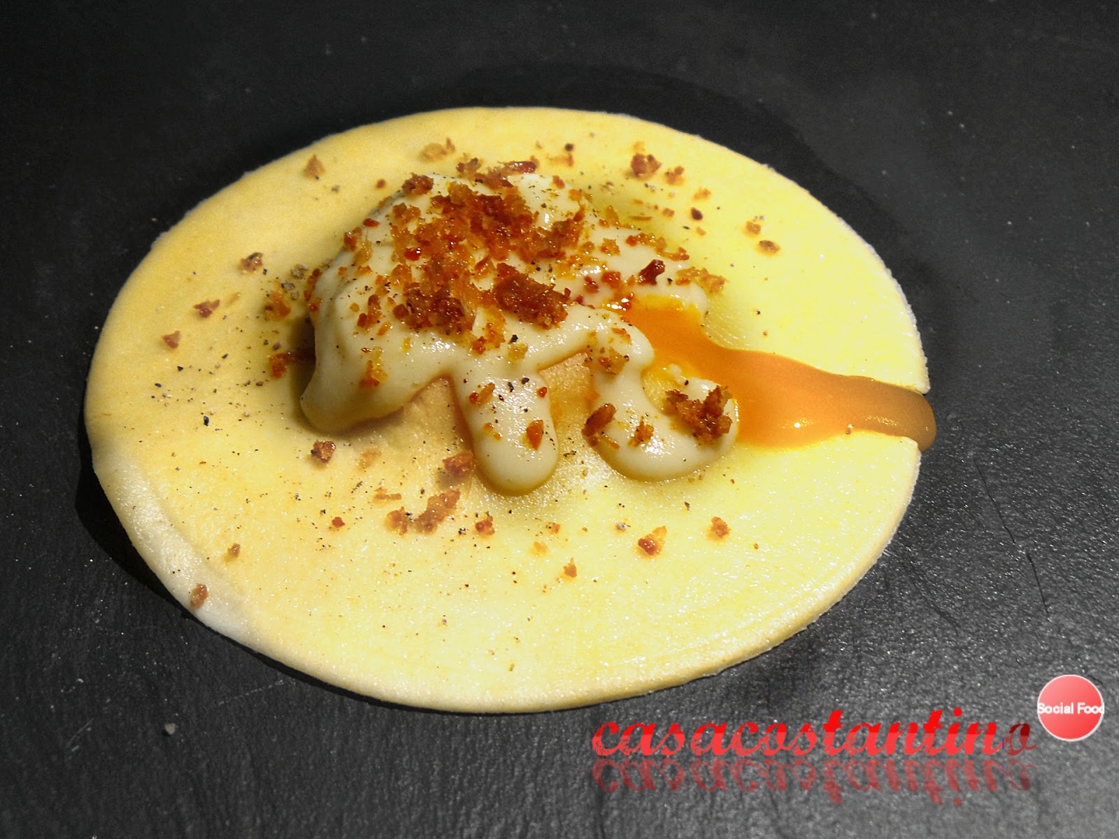 Raviolo alla carbonara