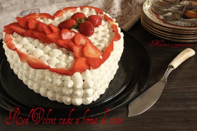 Red velvet cake a forma di cuore