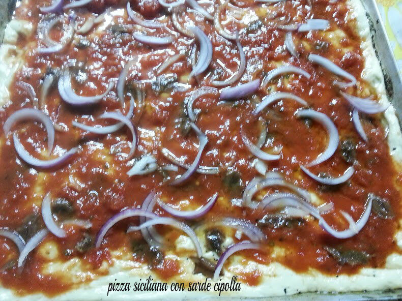 Rianata siciliana cipolla sarde pomodoro origano pecorino olio
