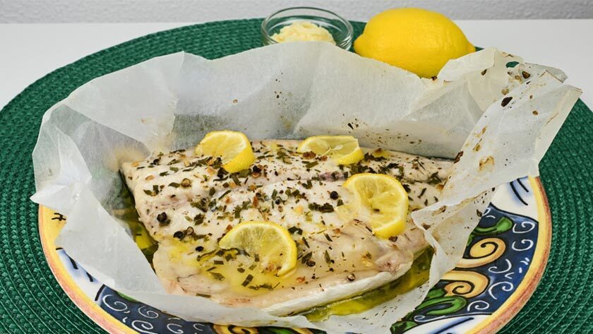 Ricciola al cartoccio con limone ed erbe aromatiche