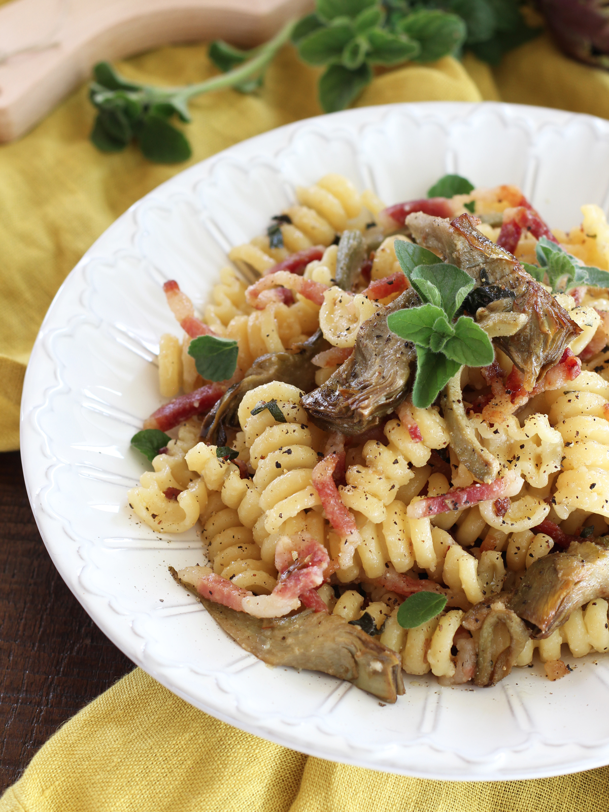 Riccioli con carciofi, guanciale, pecorino e mentuccia