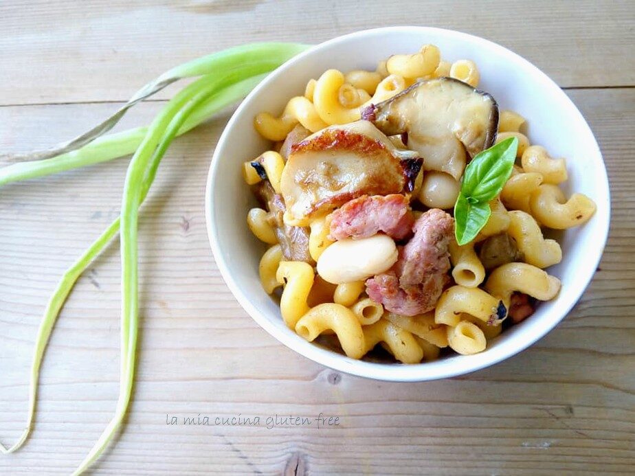 Riccioli con porcini salsiccia e fagioli di spagna