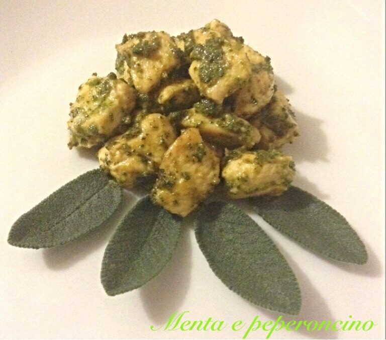 Ricetta bocconcini di pollo con pesto di pinoli e salvia