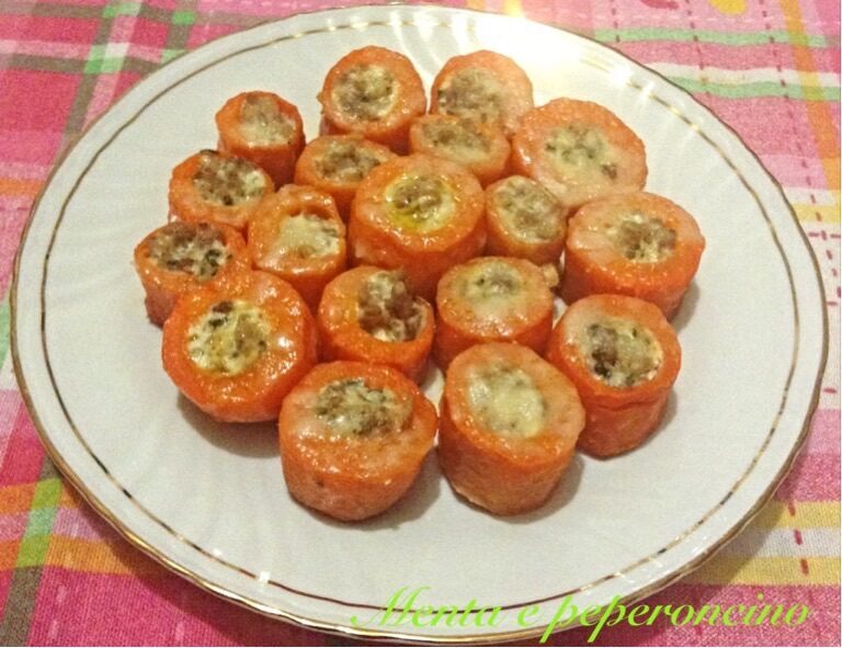 Ricetta carote con ripieno di salsiccia e panna