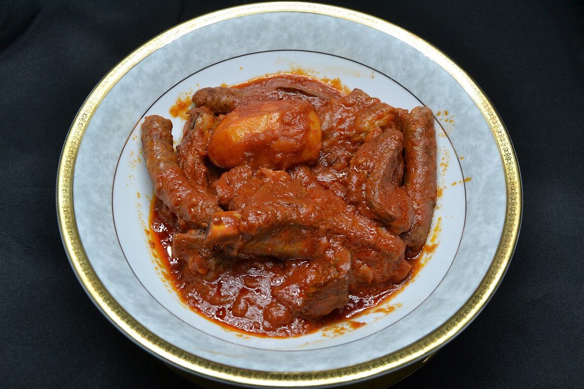 Ricetta – costine e salsiccia di maiale al sugo