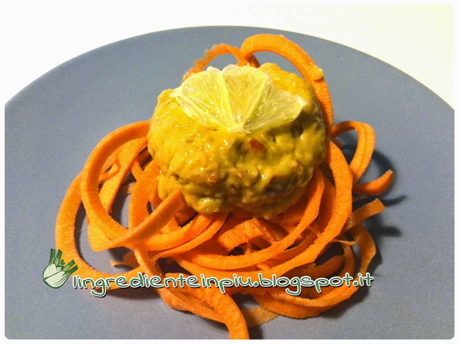 Ricetta crudista: spaghetti di carote con crema vellutata