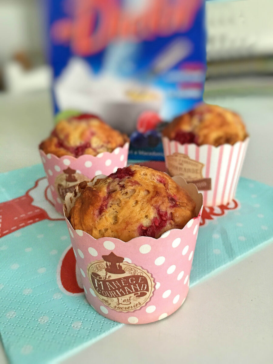 Ricetta dei muffin ai lamponi con dietor blu