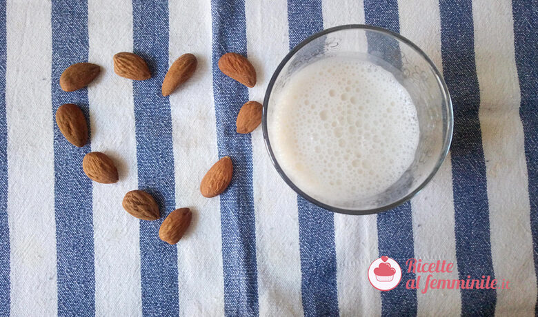 Ricetta del latte di mandorla con il bimby