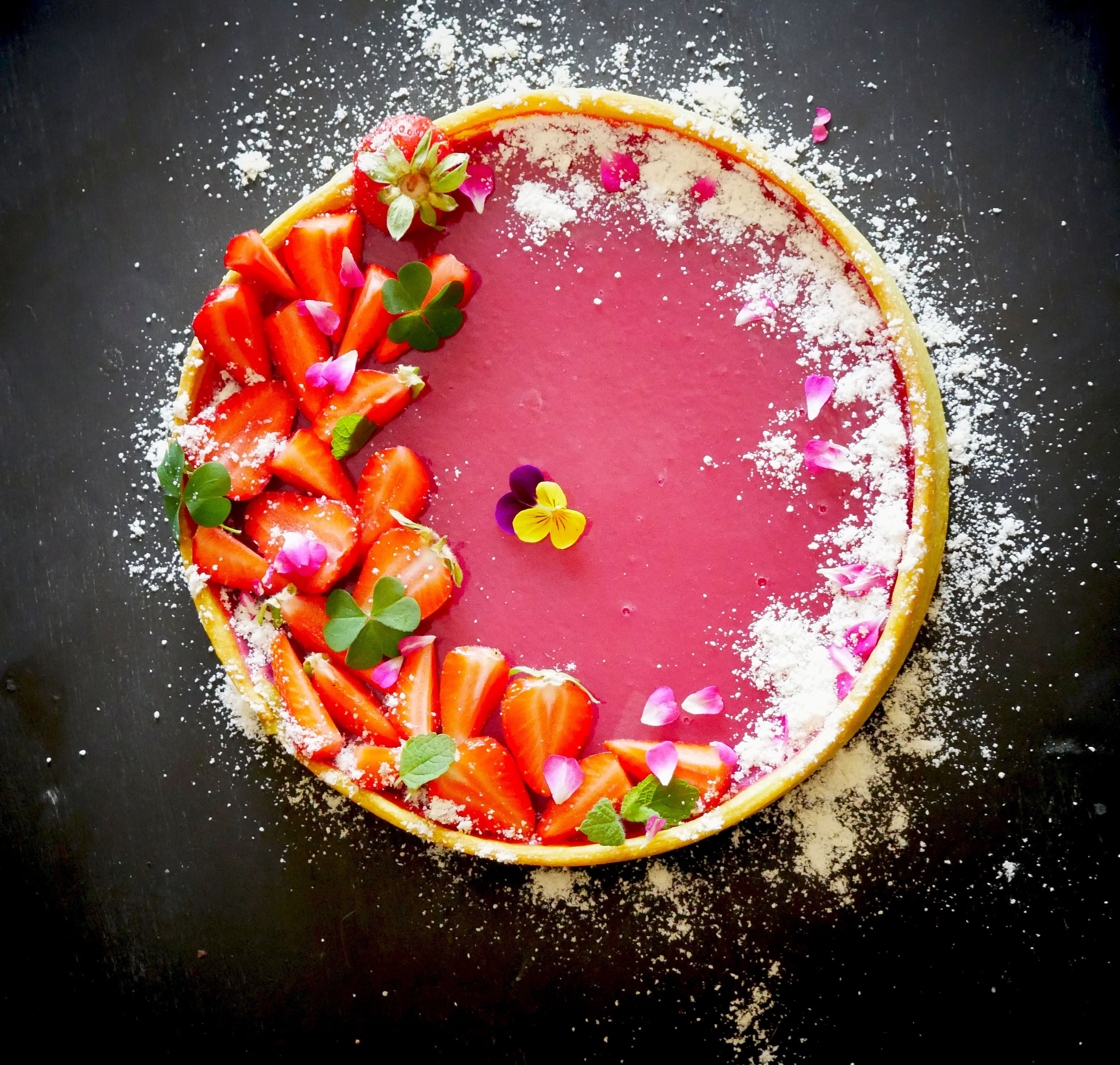Ricetta facile: torta brisèe con gelèe di fragole o ciliegie