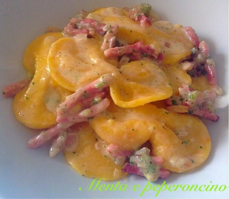 Ricetta farfalle di zucca casalinghe con speck e stracchino