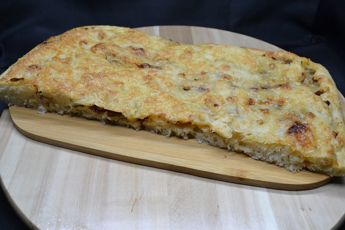Ricetta-focaccia con cipolla e pomodoro secco