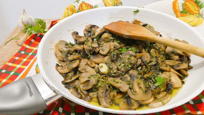 Ricetta funghi champignon trifolati in padella