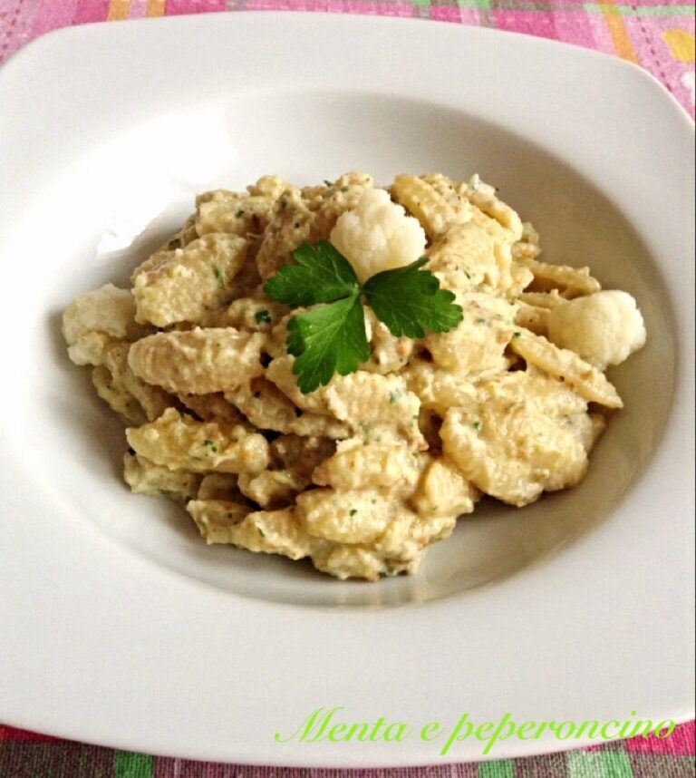 Ricetta gnocchetti sardi con crema di cavolfiore pistacchi e panna