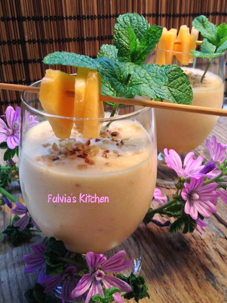 Ricetta light – Smoothie al melone, con cocco e granella di nocciole