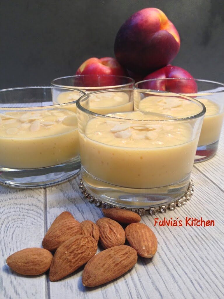 Ricetta light – Smoothie alle pesche con le mandorle