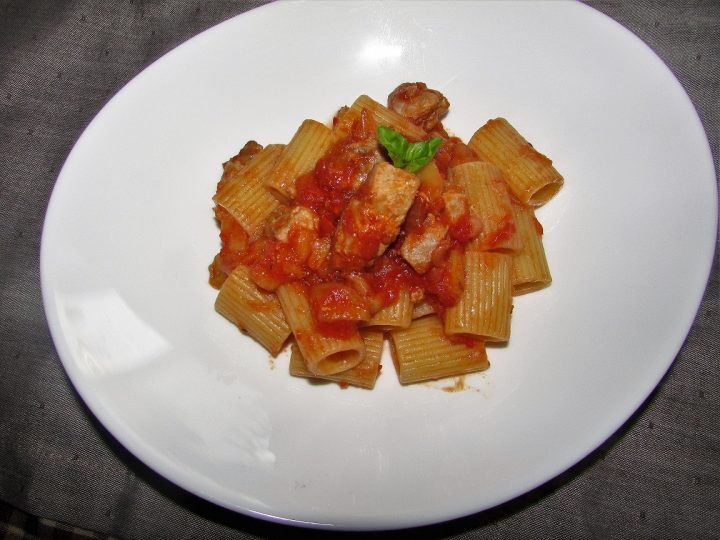 Ricetta – mezze maniche con sugo di melanzane e tonno