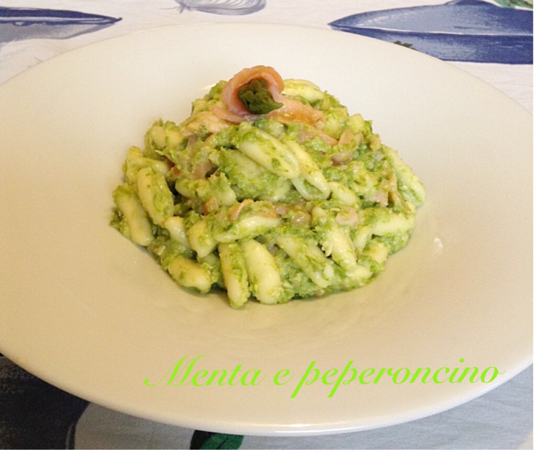 Ricetta Pasta con pesto di asparagi e salmone