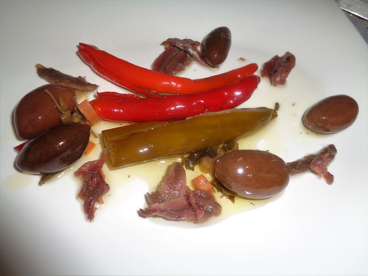 Ricetta – peperoncini a cornetto ripieni con alici salate