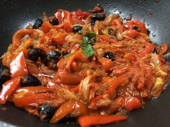 Ricetta – peperoni cipolle e olive nere
