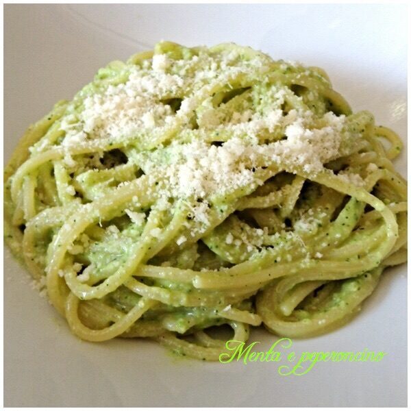 Ricetta spaghetti con pesto di zucchine
