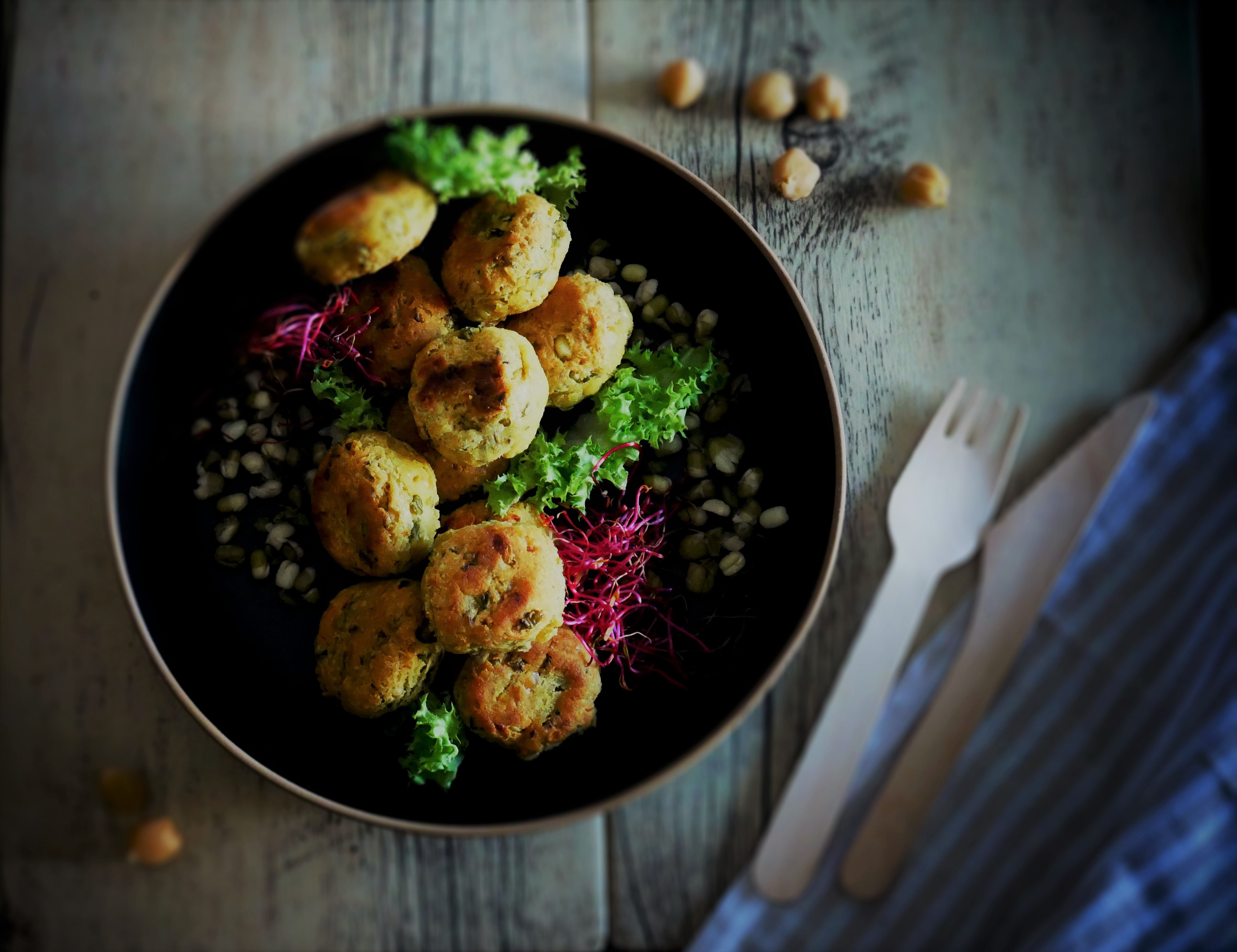 Ricetta super veloce. polpette di fagioli mung e ceci speziate al curry