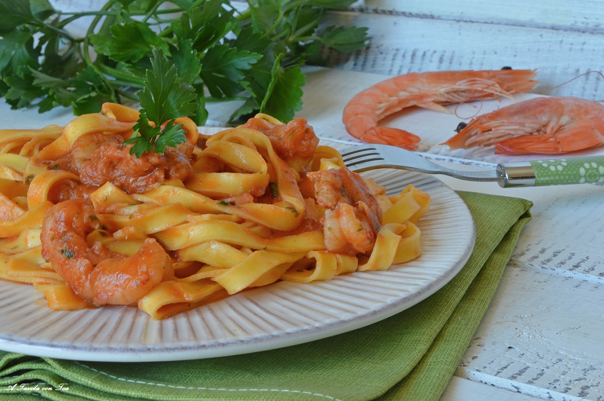 Ricetta tagliatelle al sugo di gamberi facile e veloce
