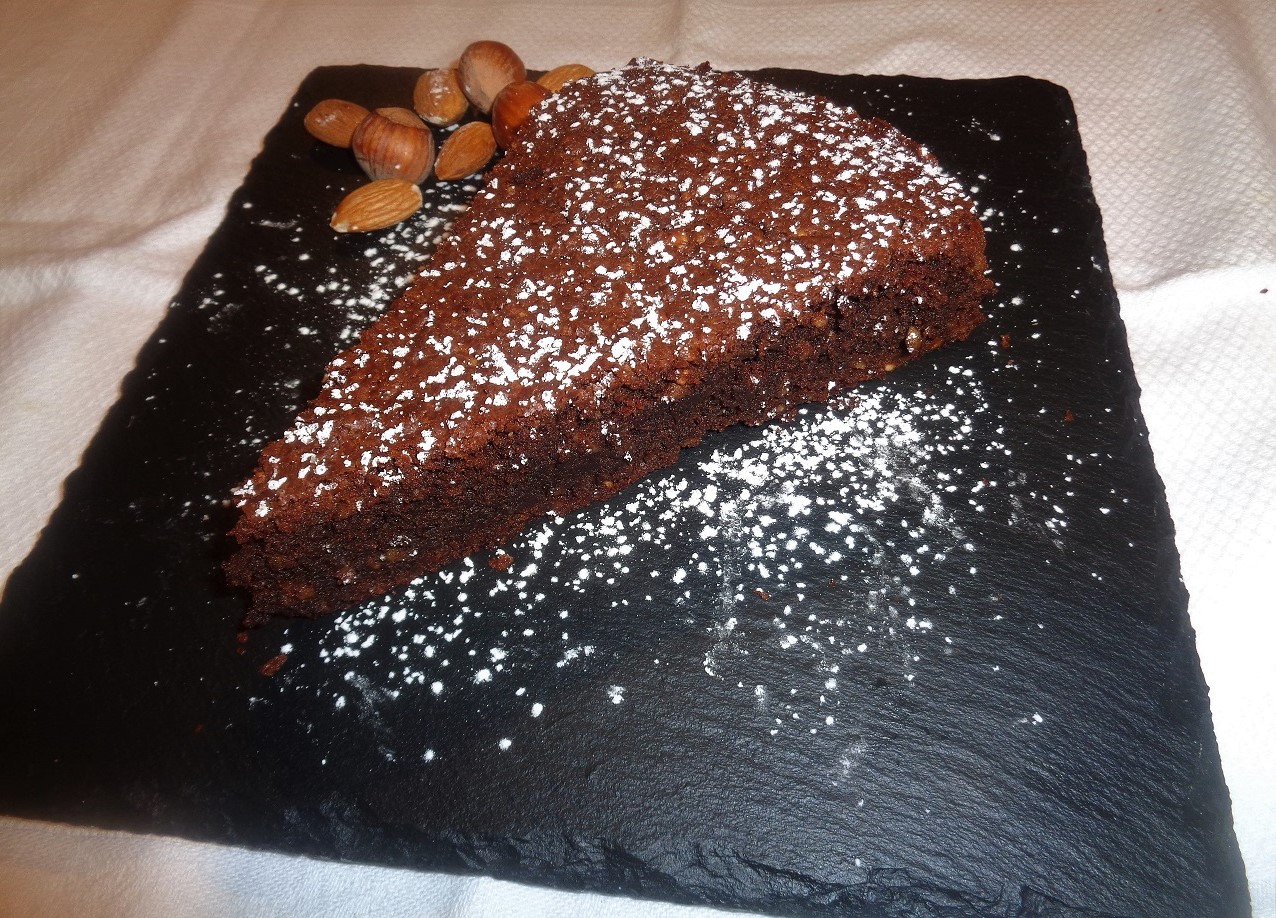 Ricetta – torta al cioccolato con mandorle e nocciole con e senza bimby