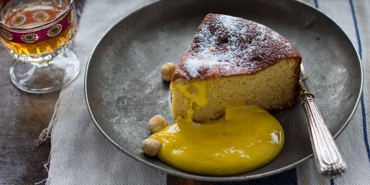 Ricetta torta di nocciole e zabaione dell’osteria antiche sere