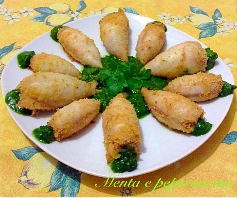 Ricetta totani ripieni al forno con salsa al prezzemolo