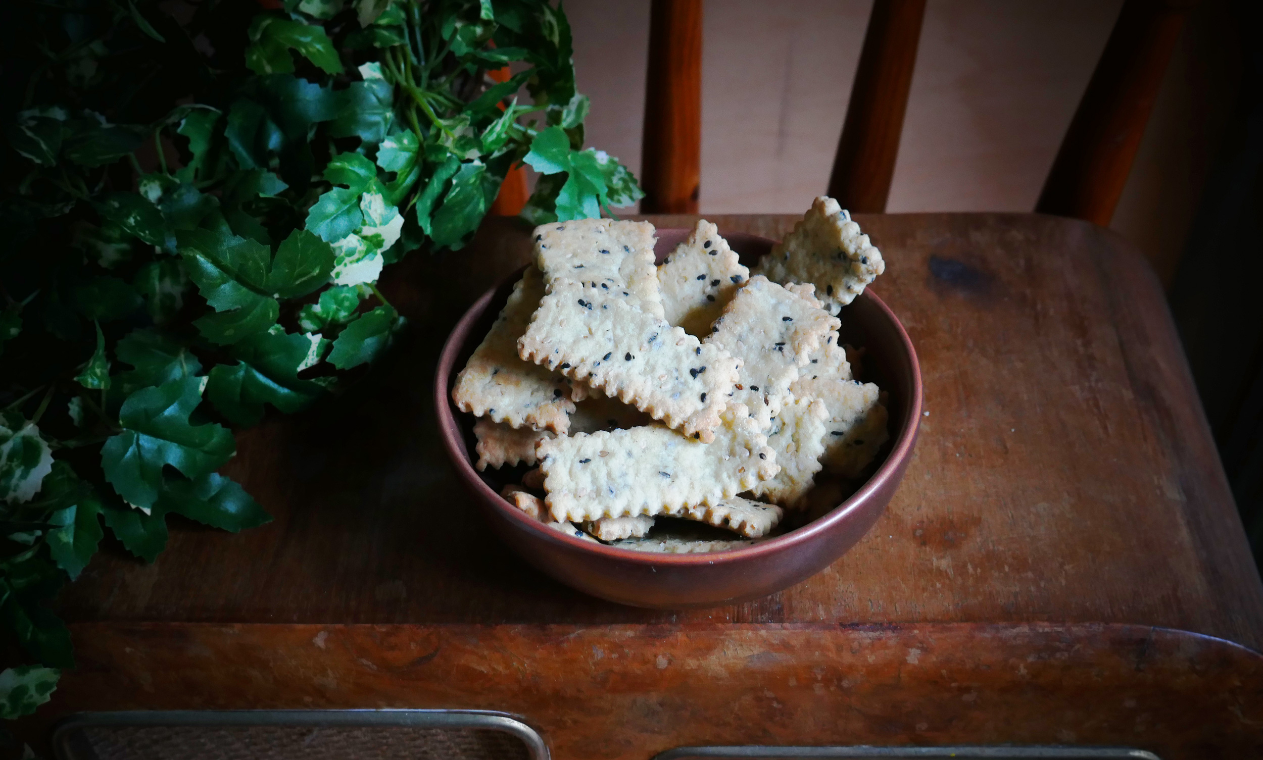 Ricetta veloce crackers senza lievito con semi sesamo