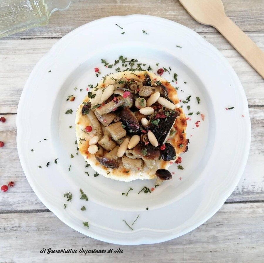 Ricotta al forno con pioppini e pinoli