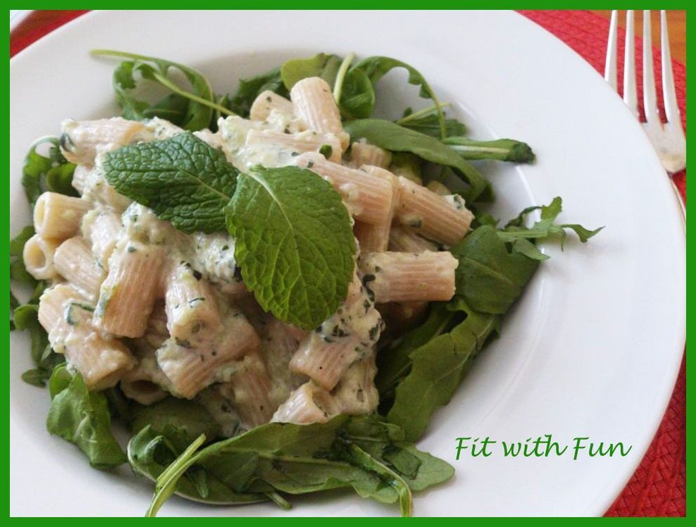 Rigatoncini integrali con menta e salsa tzatziki