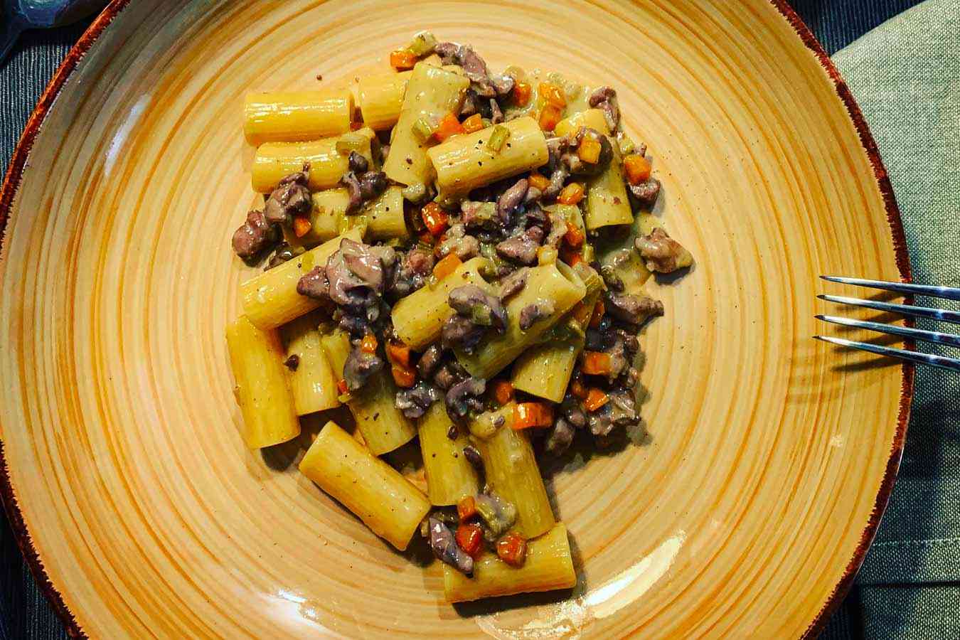 Rigatoni al ragù bianco di coniglio