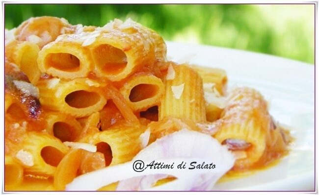 Rigatoni al sugo di cipolle di tropea