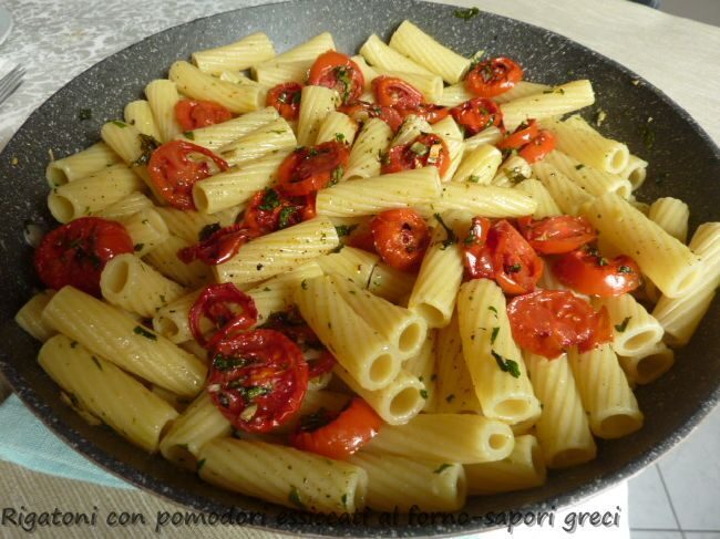 Rigatoni con pomodori essiccati al forno