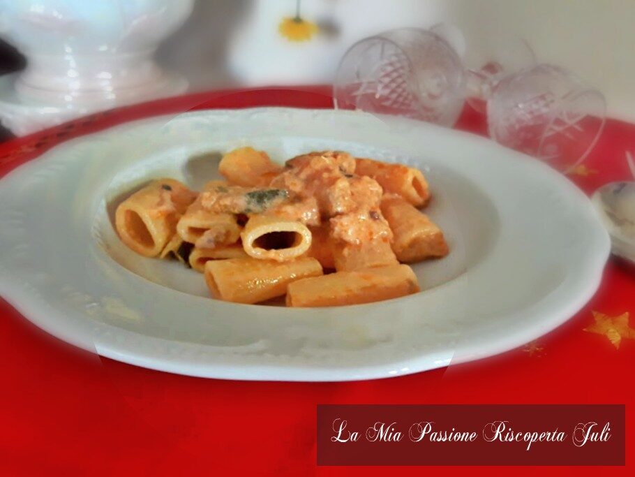 Rigatoni con zucchina salsiccia e panna