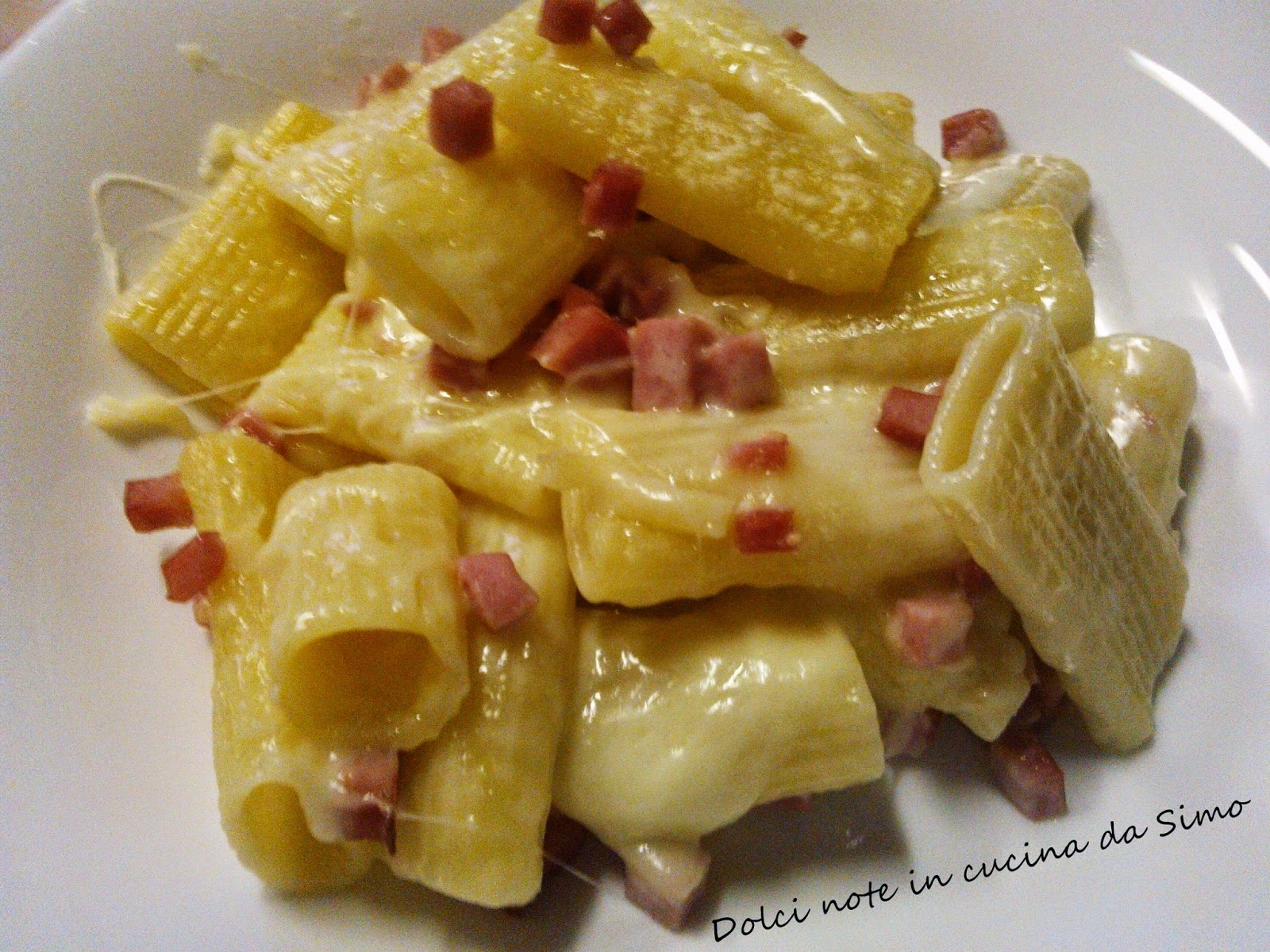 Rigatoni cremosi alla gricia con prosciutto cotto