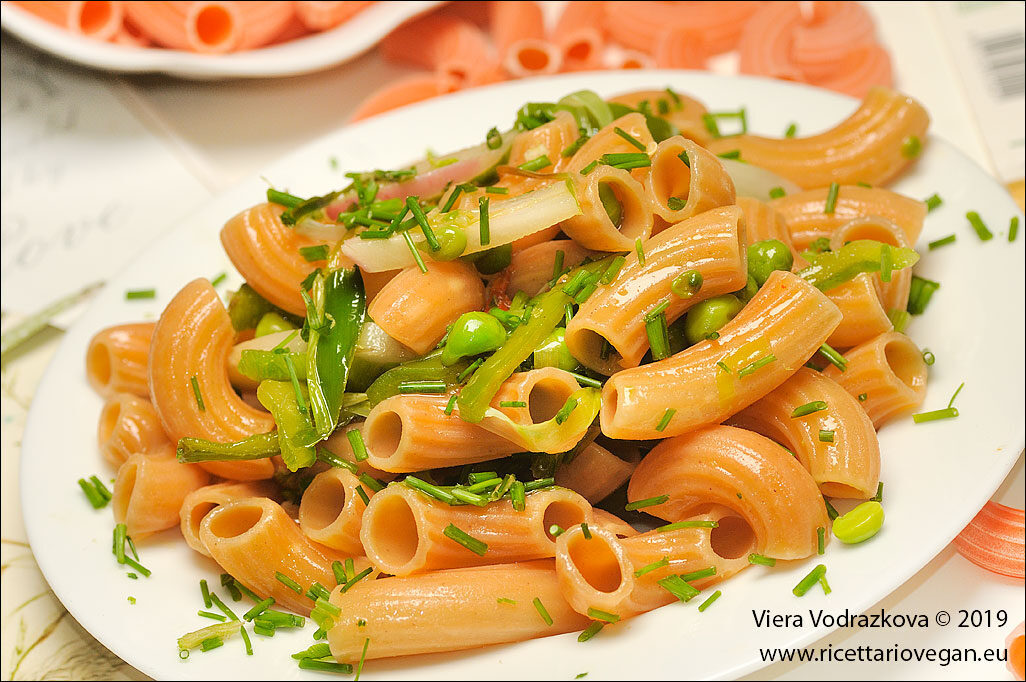 Rigatoni di lenticchie con le verdure senza glutine