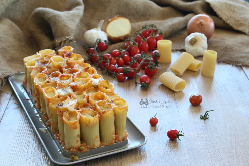 Rigatoni giganti ripieni con ragù di salsiccia