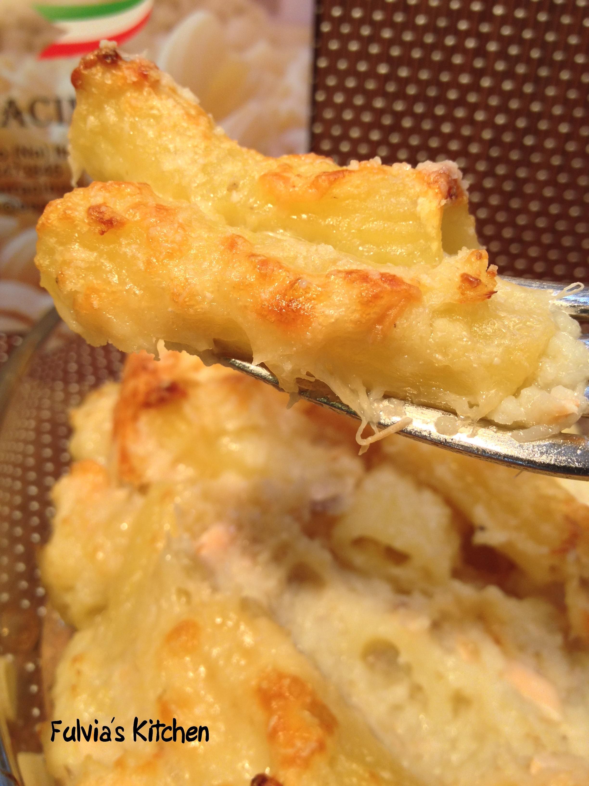 Rigatoni gratinati con salmone alla griglia e crema di cavolfiore – ‘e sarracin
