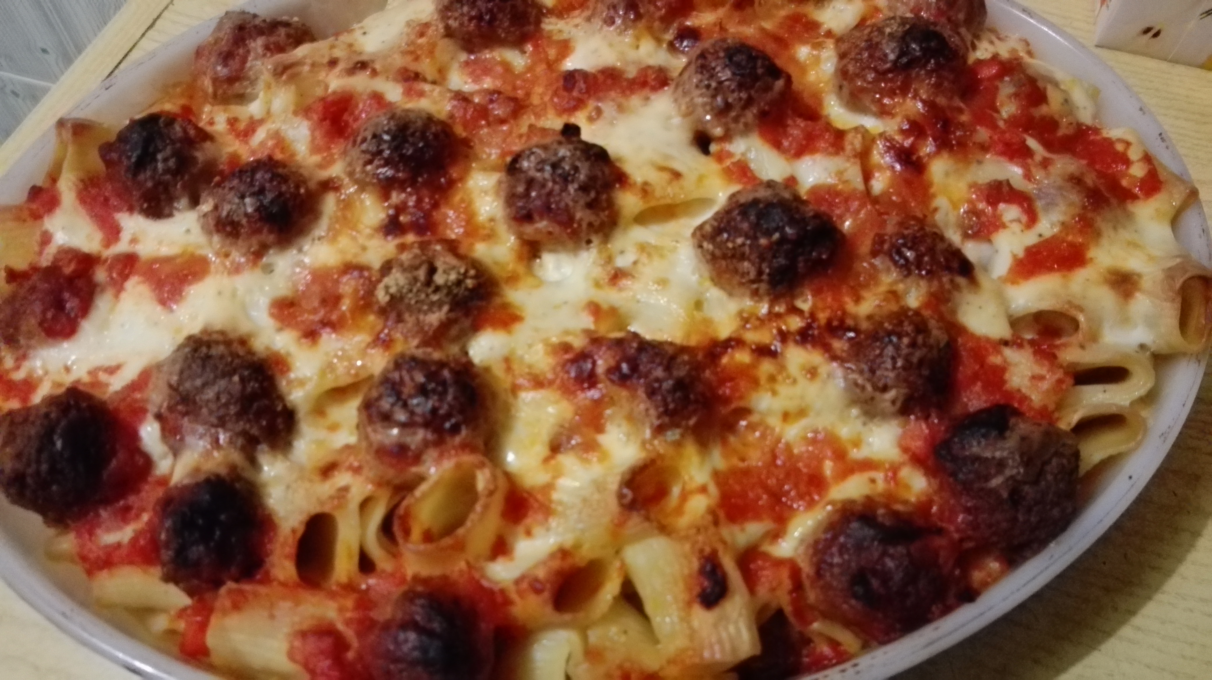 Rigatoni gratinati in bianco con polpette