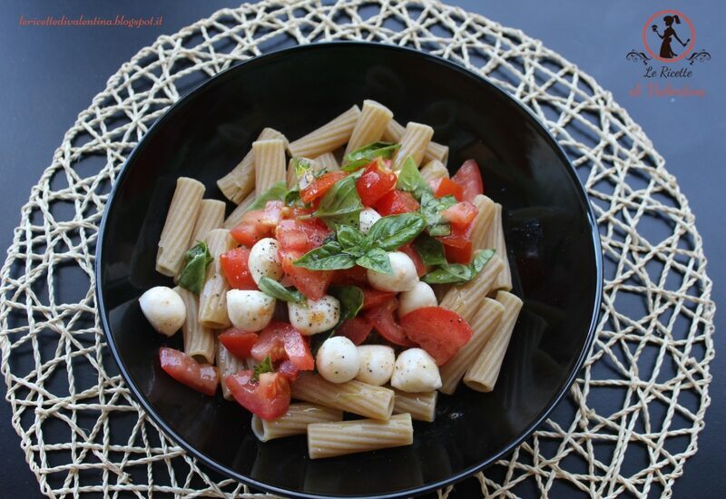 Rigatoni integrali con pomodorini, mozzarelline e basilico…la pasta dell’estate