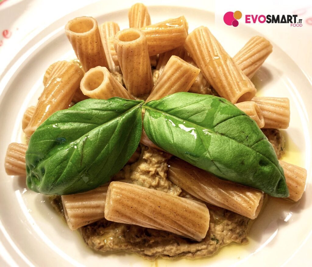 Rigatoni integrali granoro su un letto di crema di lenticchie