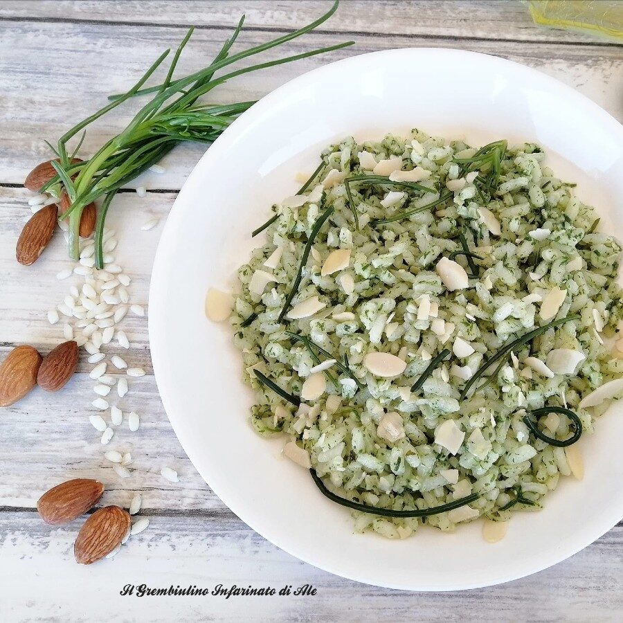 Riso al pesto di agretti e mandorle