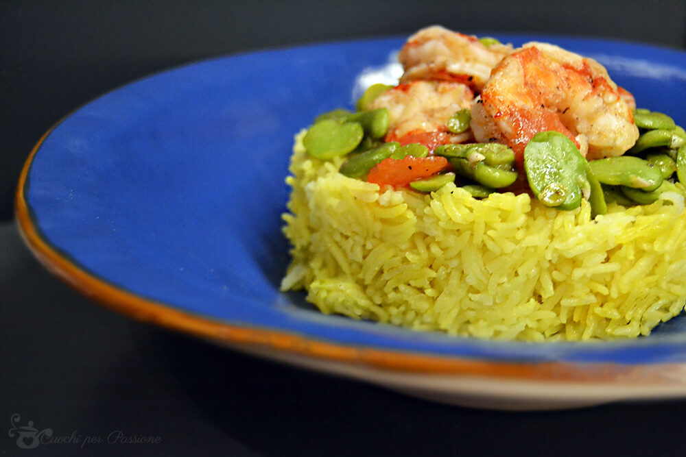 Riso alla curcuma e menta con fave e gamberi
