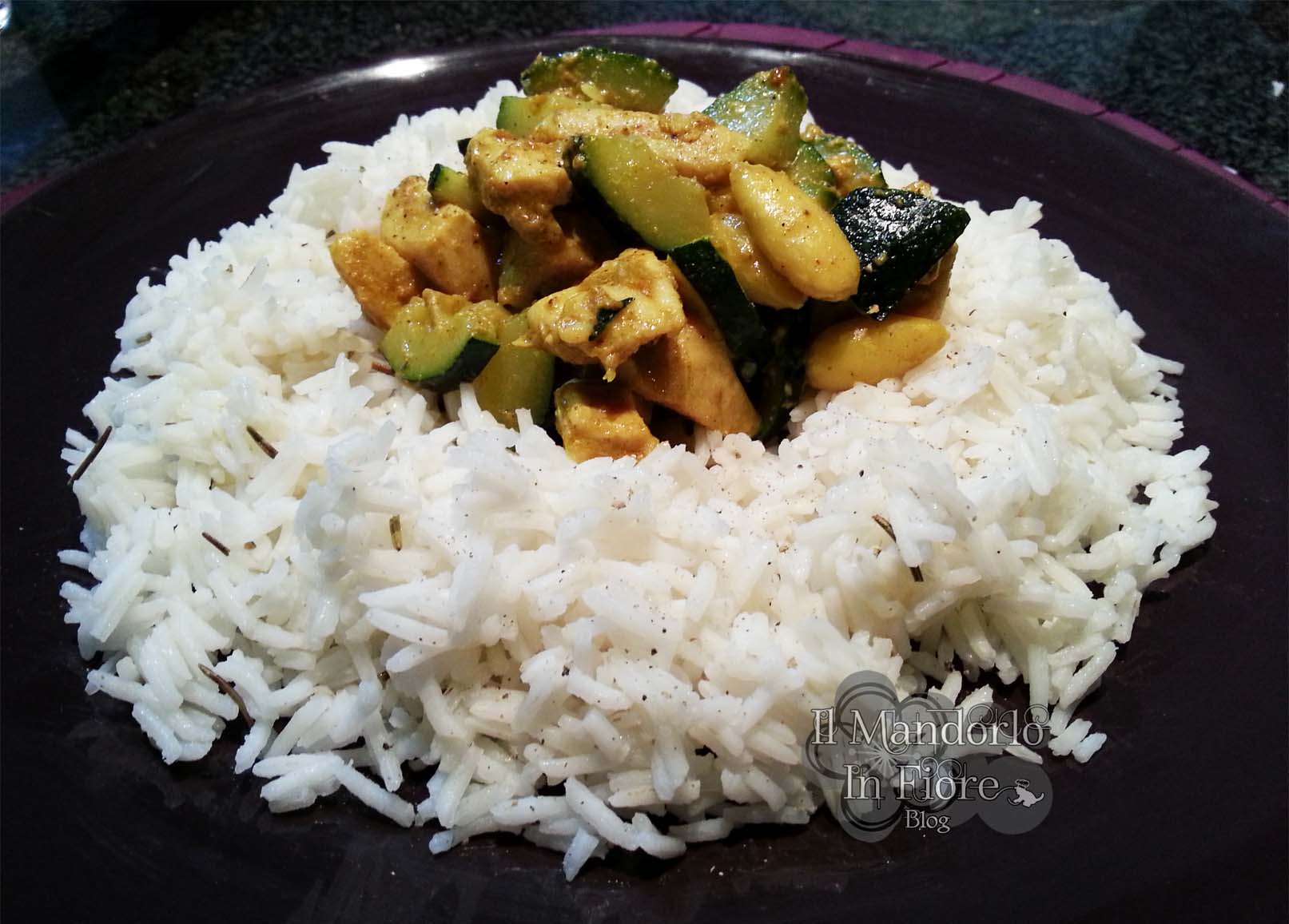 Riso basmati con pollo e zucchine al curry