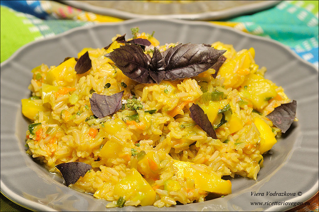 Riso basmati integrale con i fiori e pattison