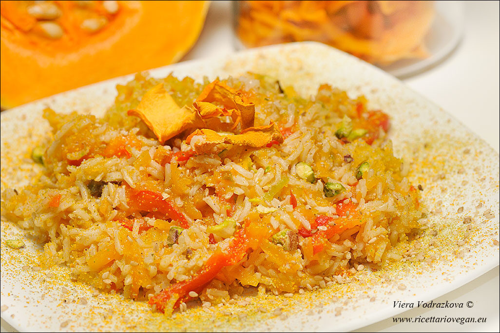 Riso basmati integrale con zucca e peperoni e polvere d’oro